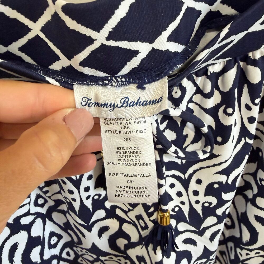 Tommy Bahama Women’s Patterned Pocketed Swim Cover Up Shorts - Picture 4 of 5